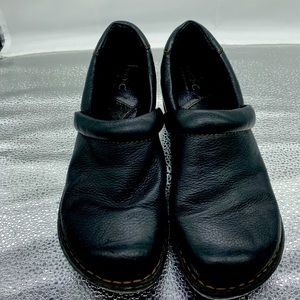 Gently worn a few times size 8 black shoes